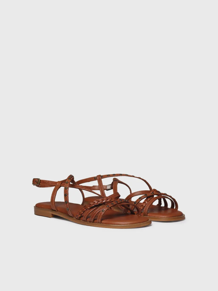 - Sandalias planas de mujer en piel con tachuelas | BERGEN - Toni Pons