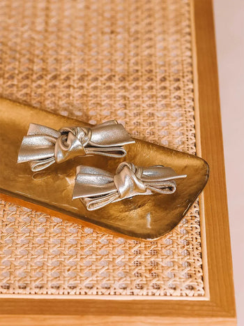 Complementos - Broche de piel en forma de lazo - LACET-P - Toni Pons