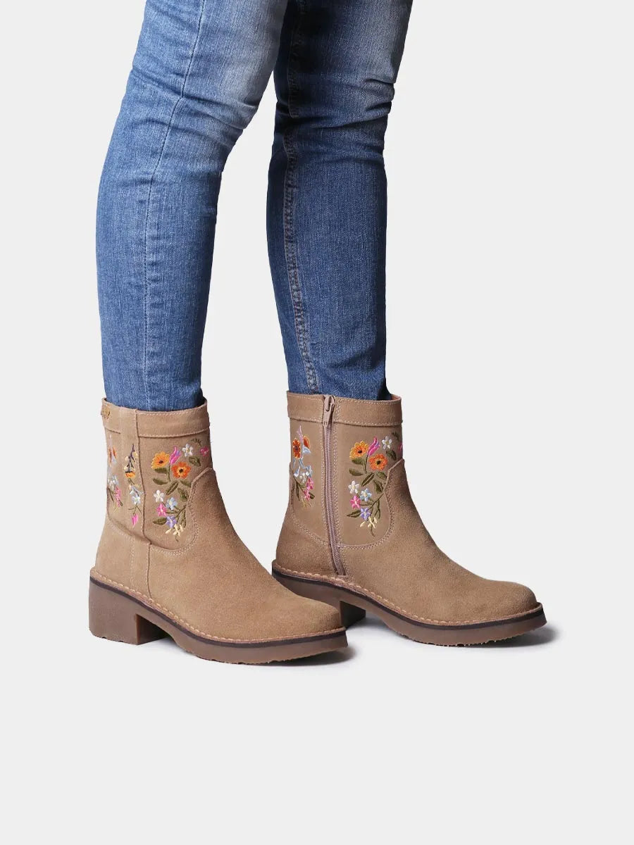 Botines mujer - Botín de mujer en serraje con flores bordadas | MONELLS - Toni Pons