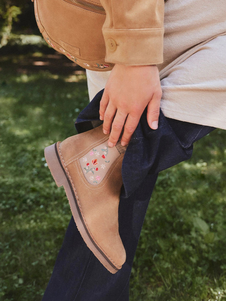 Women's suede ankle boot with embroidery | BISBAL