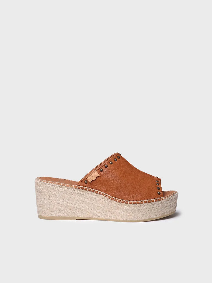 zapatillas mujer - Alpargata destalonada de mujer en piel con cuña y tachuelas | MODENA  - Toni Pons  