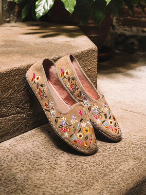 Zapatos mujer - Bailarina de mujer en serraje con flores bordadas | PERALADA  - Toni Pons  
