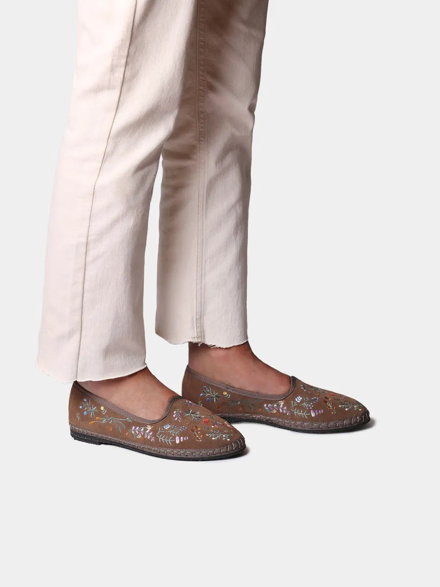 Zapatos mujer - Bailarina de mujer en serraje con flores bordadas | PERALADA  - Toni Pons  